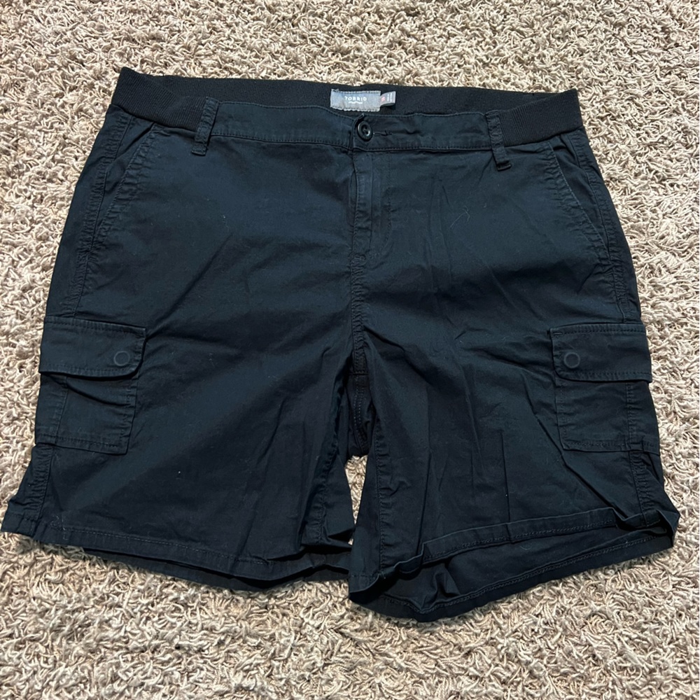 Torrid Black Cargo Shorts SZ 16